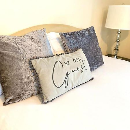 Amazing 2-Bed City Centre Apt With Parking โคเวนทรี ภายนอก รูปภาพ