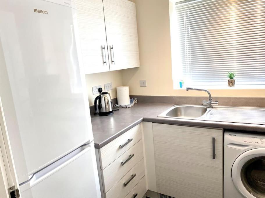 Amazing 2-Bed City Centre Apt With Parking โคเวนทรี ภายนอก รูปภาพ