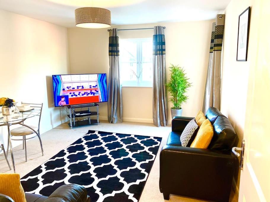 Amazing 2-Bed City Centre Apt With Parking โคเวนทรี ภายนอก รูปภาพ