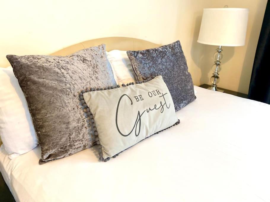 Amazing 2-Bed City Centre Apt With Parking โคเวนทรี ภายนอก รูปภาพ