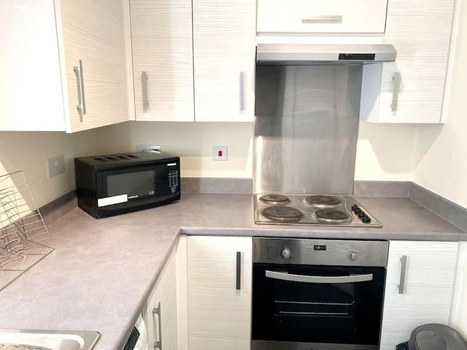 Amazing 2-Bed City Centre Apt With Parking โคเวนทรี ภายนอก รูปภาพ