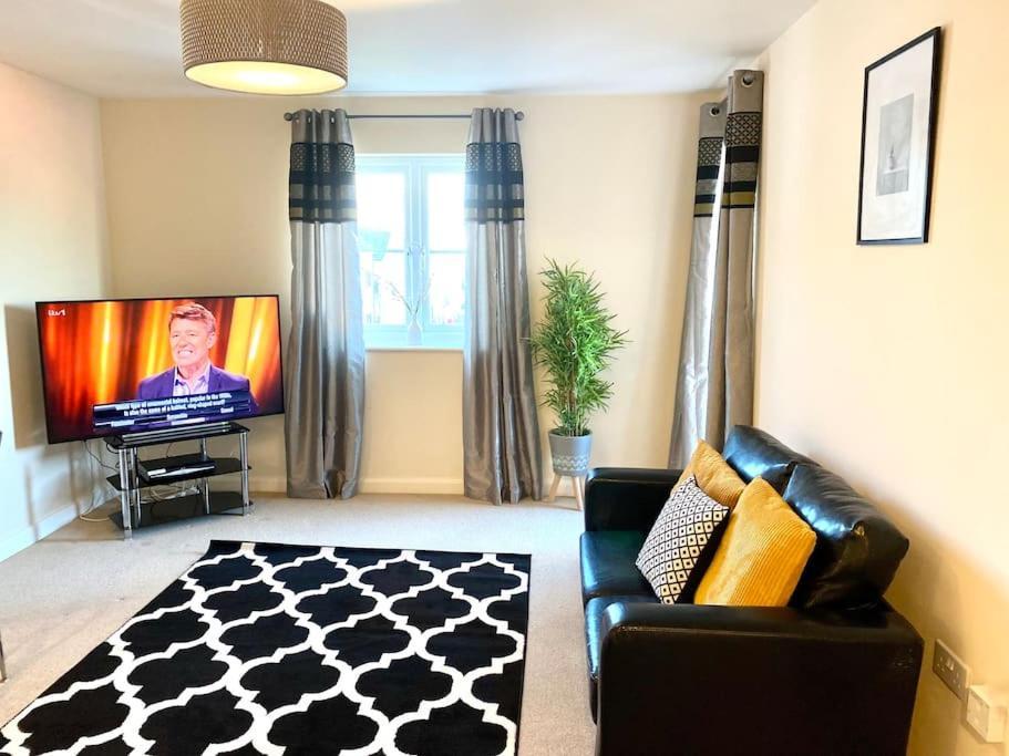 Amazing 2-Bed City Centre Apt With Parking โคเวนทรี ภายนอก รูปภาพ