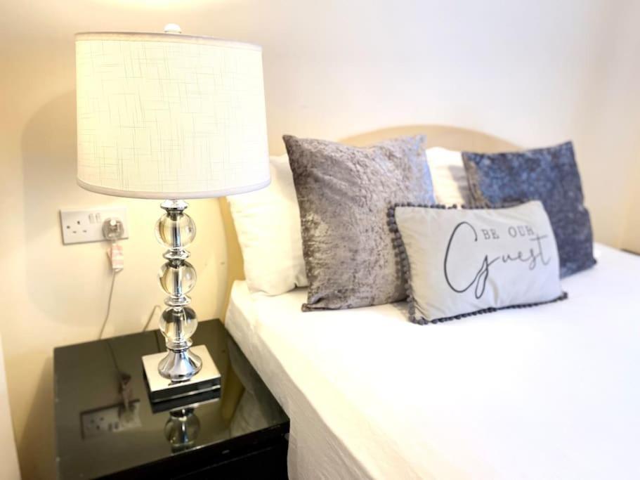Amazing 2-Bed City Centre Apt With Parking โคเวนทรี ภายนอก รูปภาพ